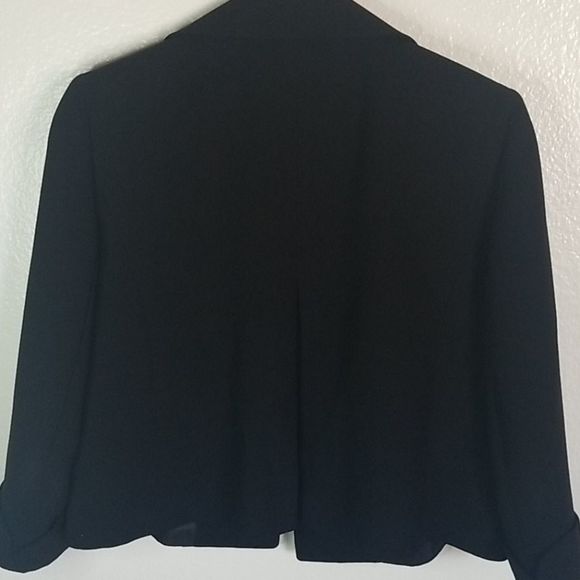 Tahari Arthur S. Levine petite 6 black blazer Get it today with 50% off. - Picture 2 of 6